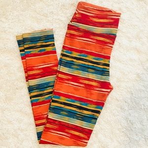 SOLD!LulaRoe One Size Patterned Leggings NWT